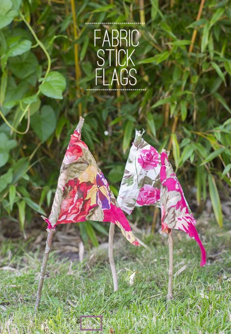 fabric bunting flags Design Your Own Flag, Garden Flags Ideas, Allotment Ideas, Flag Diy, Flag Crafts, Nice Weather, Outdoor Crafts, Fairy Decor, Fabric Bunting