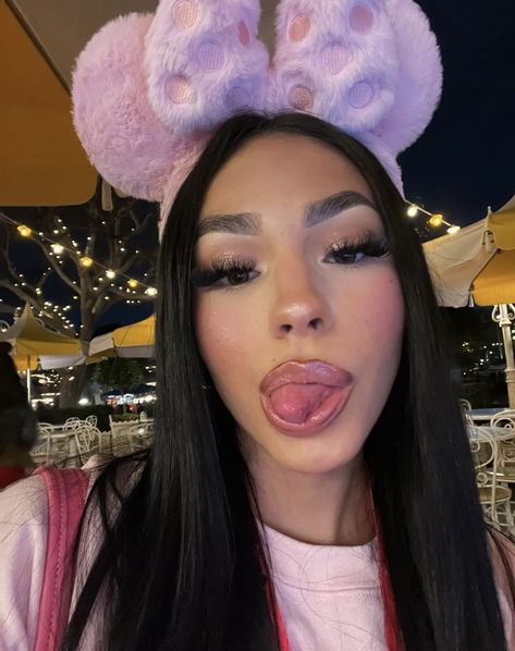 Disneyland Makeup, Disneyland Outfits Aesthetic, Cute Disney Outfits, Disneyland Outfits, Types Of Makeup, Amazon Clothes, Cute Makeup Looks, Insta Pictures, Girls Rules