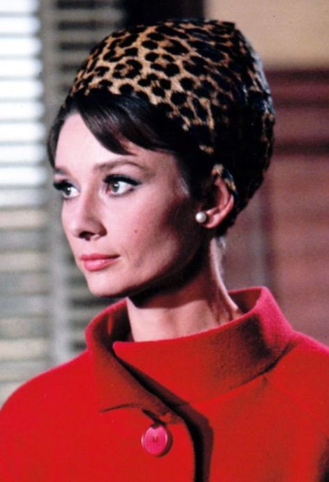 Givenchy. Movie Fashion Inspiration, Audrey Hepburn Charade, Audrey Hepburn Givenchy, Audrey Hepburn Photos, Audrey Hepburn Style, Hepburn Style, Cary Grant, British Actresses, Audrey Hepburn