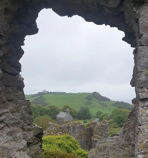 Irish Countryside View https://freespiritevergreensoul.com/ #ireland #dunamase #dunamasecastle #rockofdunamase #rockofdunamasecastle #chapel #countryside Irish Countryside Aesthetic, Irish Woods, Irish Mountains, Western Ireland, Irish Aesthetic, Ireland Countryside, Irish Town, Unreal Unearth, Countryside View