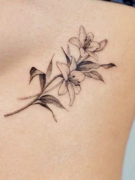 Day Lily Tattoo, Lily Tattoo Design, Day Lily, Bff Tattoos, Lily Tattoo, Hip Tattoo, Star Tattoos, Line Tattoos, Tattoo Inspo