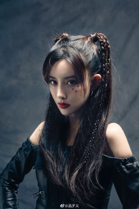 Meng Ziyi, Hair Style Korea, Hair Up Styles, Hair Stylist Life, Aesthetic Hair, Long Black, Hair Designs, Pretty Hairstyles, Up Hairstyles