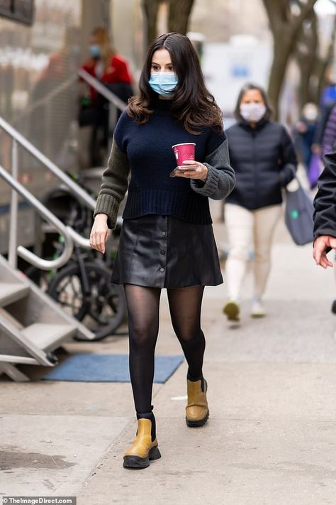 Work: Selena Gomez looked worlds away from her on-screen character while on set of Only Murders in the Building in New York City on Monday morning Only Murders In The Building, Selena Gomez Outfits, New York Outfits, Selena Gomez Style, Looks Street Style, Black Mini Skirt, Leather Mini Skirts, The Building, On Set