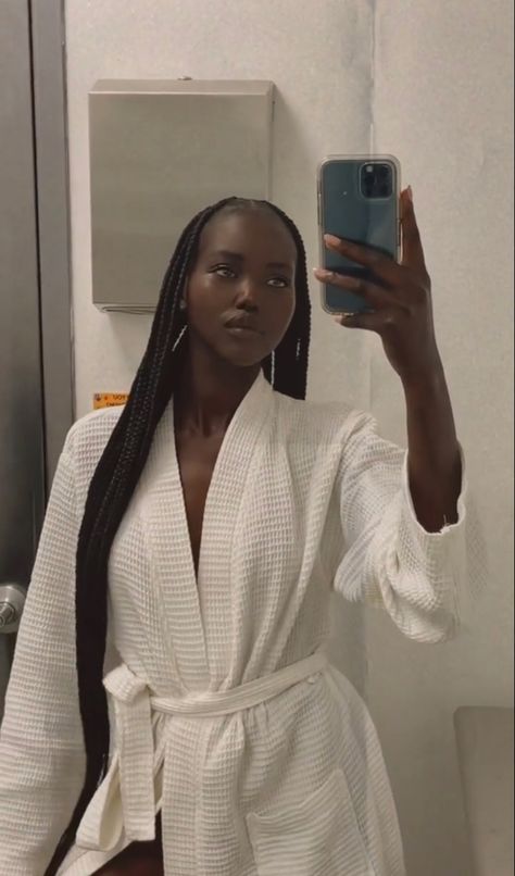 adut akech via insta story 10/29/21 Adut Akech, Adut Akech Modeling, Adut Akech Digitals, Adut Akech Met Gala, Adut Akech Face, Adut Akech Magazine Cover, Dark Skin Beauty, Black Girls Hairstyles, Beauty Skin