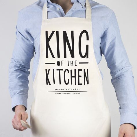 King of the kitchen personalised apron, talk about the perfect christmas gift for Dad! Personalised Apron, Barista Apron, Restaurant Aprons, Apron For Men, Sublimacion Ideas, Custom Apron, Canvas Apron, Baking Gift, Apron Kitchen