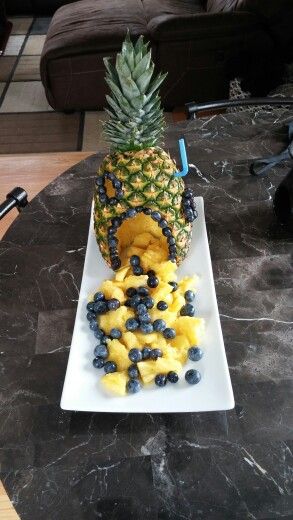 Spongebobs fruit salad house Spongebob Fruit Platter, Spongebob Charcuterie Board, Spongebob Labels, Spongebob Baby Shower Theme, Spongebob Party Snacks, Spongebob 30th Birthday, Spongebob Snacks, Spongebob Baby Shower Ideas, Adult Spongebob Party Ideas