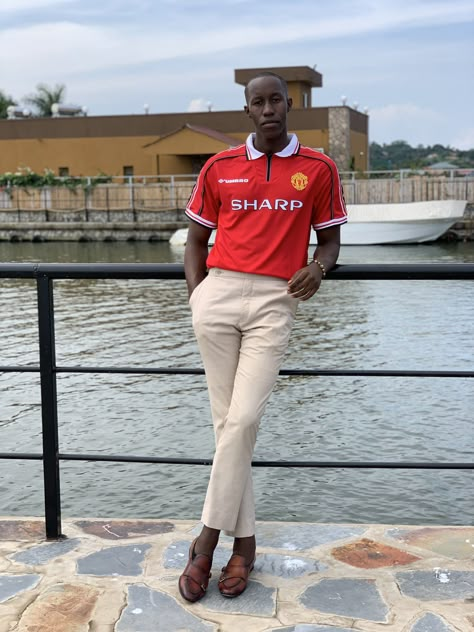 Blokecore Outfits, Man United Jersey, Preppy Style Men, Bloke Core, Football Dress, Jersey Fits, Dapper Outfit, Football Jersey Outfit, Mens Smart Casual Outfits