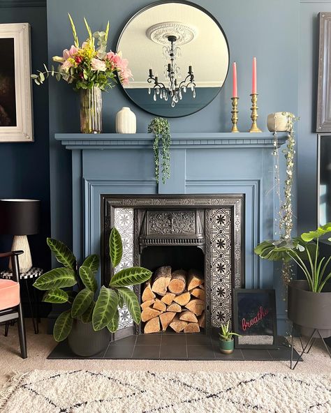 Edwardian Living Room, Mantlepiece Decor, Edwardian Fireplace, Fake Fireplace, Living Room Fireplace, Victorian Living Room, Fireplace Mantle Decor, Rooms Design, Victorian Fireplace