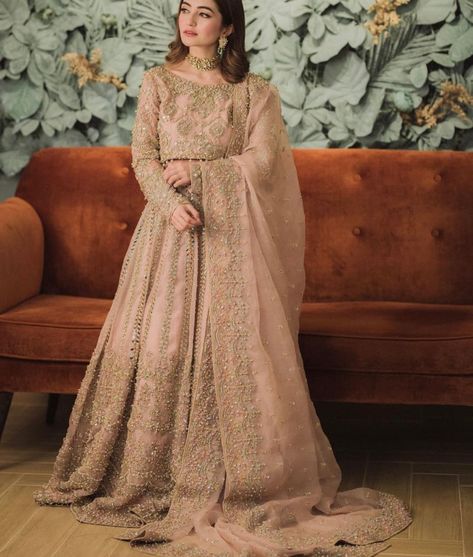 Organza Outfit, Kanwal Malik, Lehenga For Women, Wedding Lehenga Designs, Latest Bridal Dresses, Potli Bag, Pakistani Wedding Outfits, Pakistani Fashion Party Wear, Beautiful Pakistani Dresses