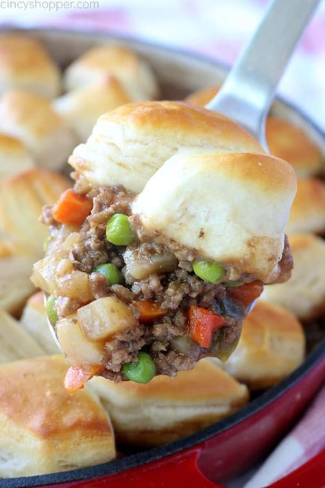 Ground Beef And Biscuits, Beef And Biscuits, Dinner Ideas For Tonight, Dinner Tonight Easy, Biscuit Recipes Dinner, Dinner Biscuit, Beef Pot Pie, Recipes Using Ground Beef, Beef Pot Pies