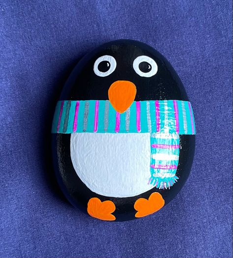 Painted Rocks Penguins, Penguin Rock Painting, Winter Rock Painting Ideas, Penguin Rocks, Penguin Rock, Christmas Rock Painting, Painted Penguin, Painted Rock Cactus, Front Porch Garden