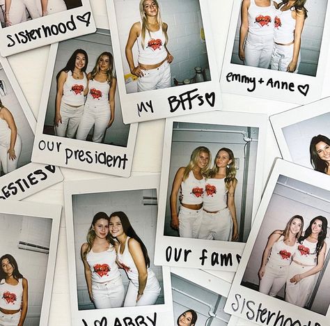 Sorority Officer Photoshoot, Spring Recruitment Ideas, Sorority Rush Decorations, Exec Board Photoshoot, Sorority Group Photos, Sorority Recruitment Photoshoot, Signed Sealed Delivered Bid Day, Sorority Social Ideas, Sorority Profile Picture Ideas