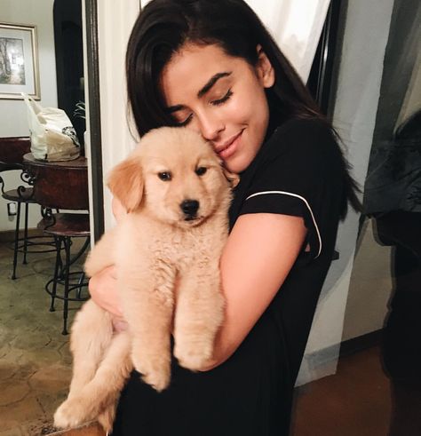 Selfies With Puppy, Sazan Barzani, Dog Tumblr, Photos With Dog, Dog Photoshoot, Dog Photo, Retriever Puppy, Golden Retrievers, Girl And Dog