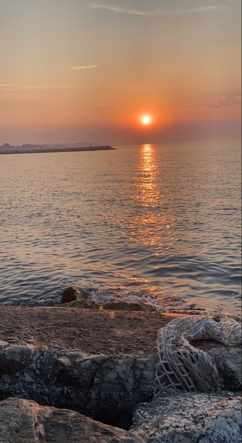 Sea | ocean | sun | sunrise | good vibes | early morning | girl boss walk | Wangxian Marriage, Early Morning Beach Aesthetic, Early Morning Aesthetic Sunrise, Morning Wallpaper Aesthetic, Morning Sunrise Aesthetic, Early Morning Aesthetic, Morning Ocean, Bf Aesthetic, Swim Aesthetic