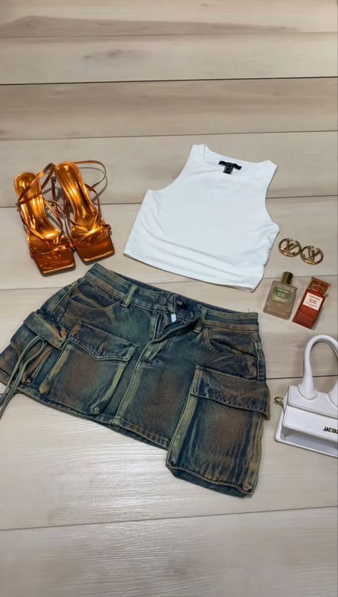 Unbuckled Pants Outfit, Baddie Miami Outfits, Baddie Night Out Outfits Summer, Outfit Ideas Summer Birthday, Going Out Streetwear, Streetwear Summer Outfits Women Baddie, White Day Party Outfit, May Birthday Outfit Women, 24th Birthday Outfit Ideas For Women