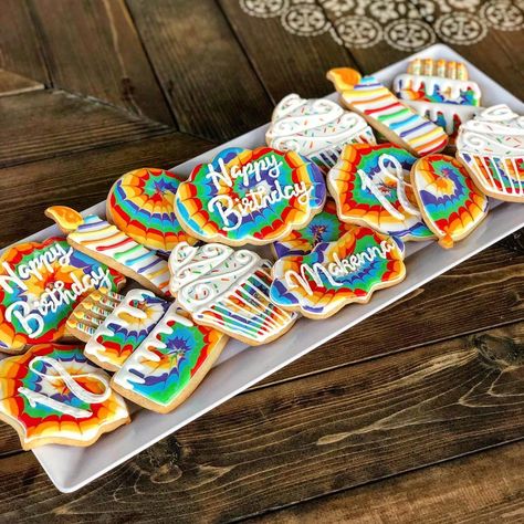 Tie Dye Birthday Cookies, Tie Dye Cookies, Happy Birthday Sweet Girl, Tie Dye Birthday, 10 Birthday Cake, Tie Dye Party, Cookie Cake Birthday, Glam Party, Beach Ideas