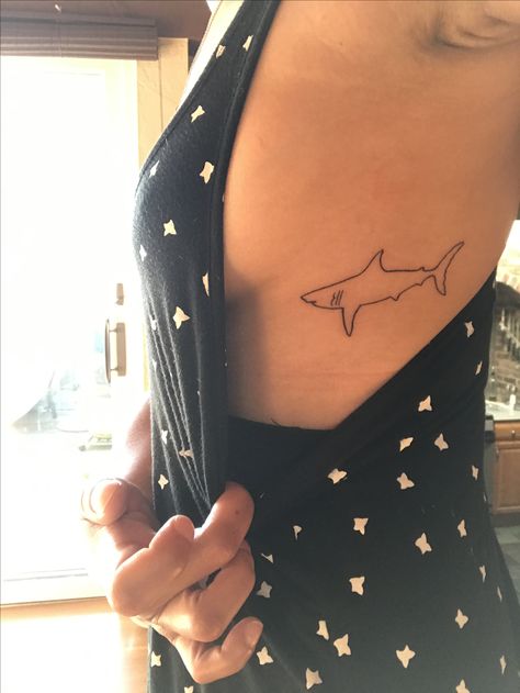 Mako Shark Tattoo, Simple Tattoo With Meaning, Shark Tattoo Ideas, Hai Tattoo, Meaningful Wrist Tattoos, Simple Tattoos For Women, Shark Tattoo, Shape Tattoo, Meaningful Tattoos For Women