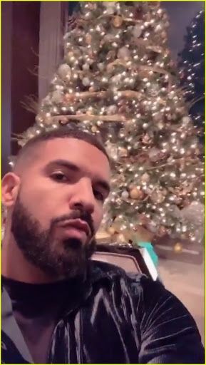 Drake christmas asethetic Drake Christmas Wallpaper, Drake Zesty Pics, Drake Christmas Pfp, Rapper Christmas Pfp, Christmas Rappers, Sassy Drake, Christmas Discord Pfp, Cursed Christmas, Zesty Drake