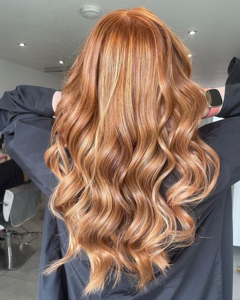 Light Copper And Blonde Balayage, Light Copper Highlights On Blonde Hair, Cooper Blonde Highlights, Golden Copper Hair With Highlights, Brown Trendy Hair, Auburn Hair Color With Highlights Copper, Cowgirl Copper Hair With Blonde, Copper And Blonde Balayage Rose Gold, Bronze Hair Color Copper