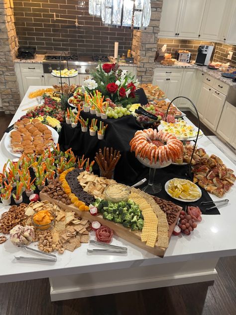 Christmas Appetizer Table Display, Holiday Buffet Menu Ideas, Prime Rib Wedding Buffet, Christmas Catering Ideas Buffet Tables, Holiday Party Grazing Table, Appetizer Table Display, Buffet-style Thanksgiving Table Setup, Hosting Christmas Party, Buffet Set Up