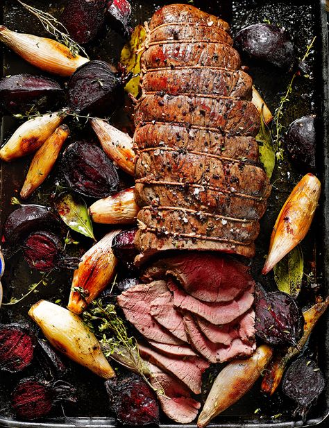 Venison makes an exciting alternative to beef or lamb. This rolled venison haunch joint is accompanied by juicy beetroot, shallots and horseradish. Venison Haunch, How To Cook Venison, Venison Roast, Deer Recipes, Diner Recept, Venison Recipes, Roast Dinner, Sunday Roast, Carne Asada