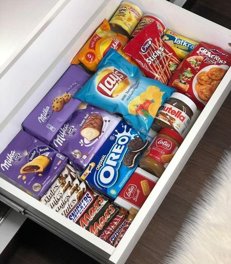 Snack Stash In Bedroom, Nutella Pizza, Snack Jar, Snack Station, Snack Organizer, Sleepover Food, Junk Food Snacks, حلويات صحية, Food Obsession