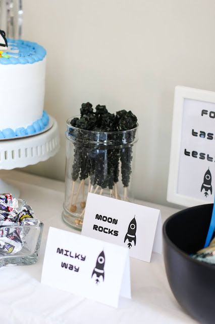 Space Party Activities, Outer Space Party Food, Birthday Cake Space, Space Themed Birthday Cake, Party Activities Ideas, Space Party Food, Space Favors, Space Party Favors, Space Themed Party