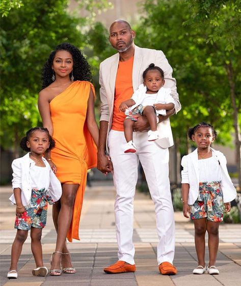 Summer Photo Outfits, Black Family Photoshoot, African Fashion Week, Cute Family Photos, Mom Daughter Outfits, Family Over Everything, Family Photoshoot Outfits, Family Summer, Black Family