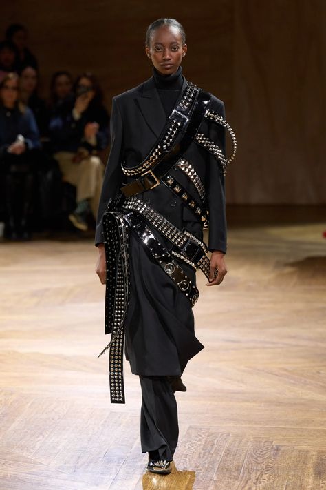 Junya Watanabe Fall 2024 Ready-to-Wear Collection | Vogue Punk Chic, Cyberpunk Clothes, Runway Shoes, Runway Outfits, Runway Makeup, Junya Watanabe, Fall 2024, Fashion Drawing, Couture Fashion