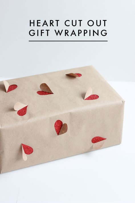 2 simple Valentine's Day gift wrapping ideas - The House That Lars Built Saint Valentin Diy, Valentines Bricolage, Creative Gift Wrapping, Cadeau Diy, Diy Gift Wrapping, Wrapping Ideas, Simple Valentine, Valentine's Day Diy, Brown Paper