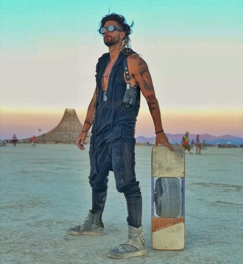 Burning Man Outfits Male, Jesse Wellens, Electro Festival Outfit, Africa Burn, Mens Festival Fashion, Dubai Outfit, Rave Outfits Men, Burning Men, Festival Outfits Men