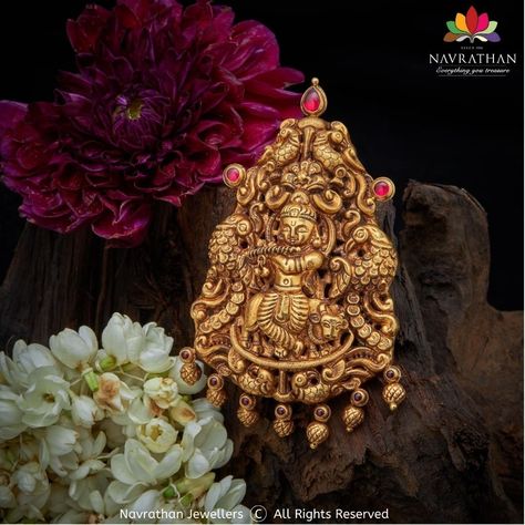 Antique Temple Jewellery, Krishna Pendant, Gold Bangle Set, Diamond Jewelry Store, Gold Bridal Jewellery Sets, Fancy Necklace, Antique Gold Jewelry, Bangles Jewelry Designs, Antique Pendant