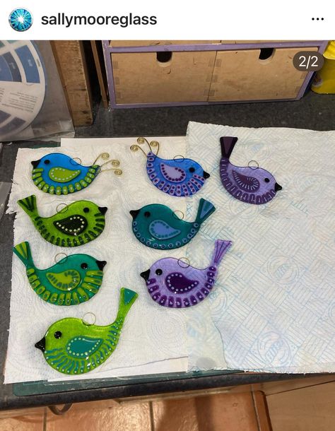 Glass Fusing Projects For Beginners, Fused Glass Ideas For Beginners, Fused Glass Ideas, Fused Glass Birds, Glass Fusion Ideas, Glass Fusing Projects, Glass Fusion, Glass Fusing, Fused Glass Art