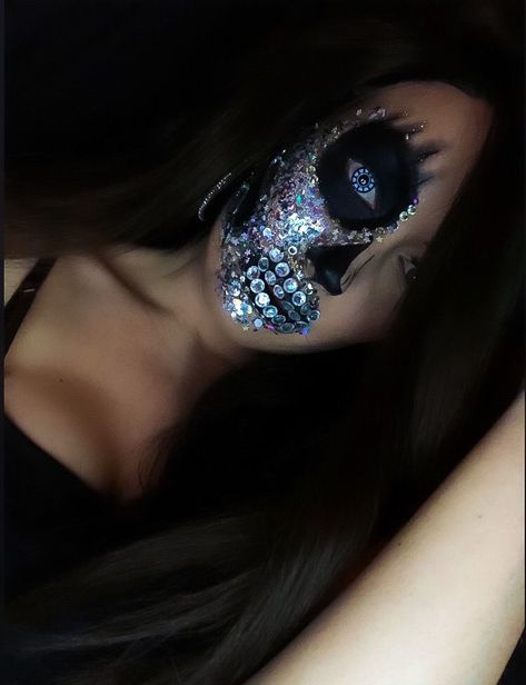 Glam Skull Makeup, Sfx Ideas, Halloween Skeleton Makeup, Glam Skull, Halloween Hombre, Halloween Glam, Mascaras Halloween, Creepy Halloween Makeup, Skeleton Makeup