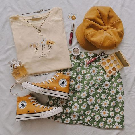 Honey Core Aesthetic Outfits, Honeycore Aesthetic Outfits, Look Retro, Mode Vintage, Mode Inspiration, Teen Fashion Outfits, Dream Clothes, Looks Vintage, Retro Outfits