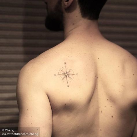 Compass tattoo on the left shoulder blade. Compass Tattoo Shoulder, Shoulder Blade Tattoo Men, Shoulder Blade Tattoo For Guys, Tattoo Shoulder Blade, Shoulder Blade Tattoos, Compas Tattoo, Back Tattoos For Guys Upper, Simple Compass Tattoo, Compass Tattoo Men