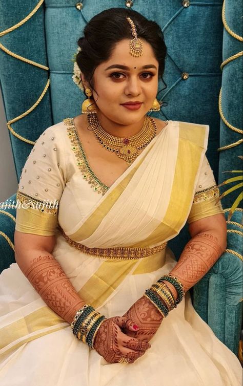 Guruvayoor Temple, Malayali Bride, Kerala Hindu Bride, Kerala Engagement Dress, Blouse Handwork, Onam Outfits, Engagement Dress For Bride, Wedding Makeover, Saree Work