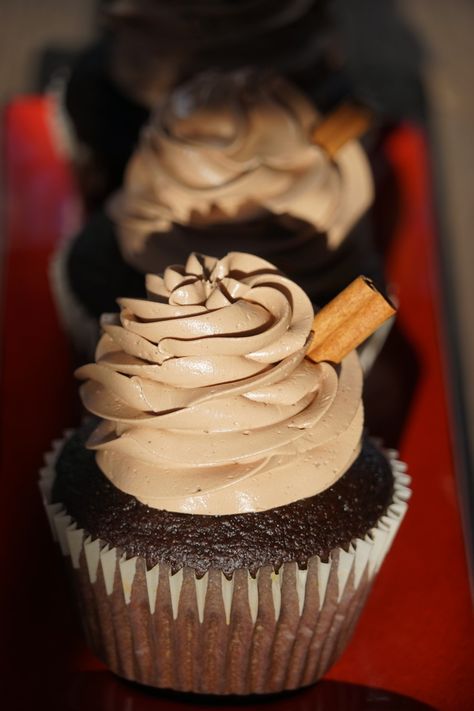 Mexican Chocolate Cupcakes - My Story in Recipes Tequila Cupcakes, Mexican Cupcakes, Chocolate Tequila, Hot Chocolate Cupcakes, Chocolate Trifle, Mexican Chocolate, Mexican Hot Chocolate, Chocolate Buttercream, Desserts To Make