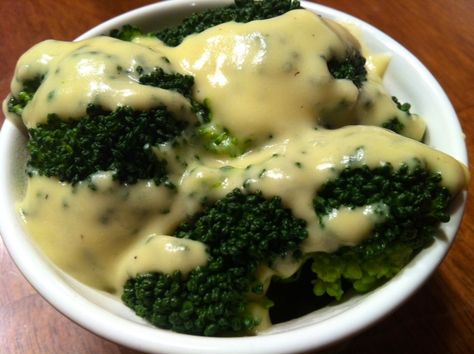 broccoli with white wine cheese sauce via somethingsweetsomethingsalty Sauce For Broccoli, Broccoli Pasta Recipe, Campbells Soup Recipes, Cream Of Celery, Cheese Stuffed Peppers, Cream Of Celery Soup, Celery Soup, Healthy Clean Eating, Roasted Broccoli