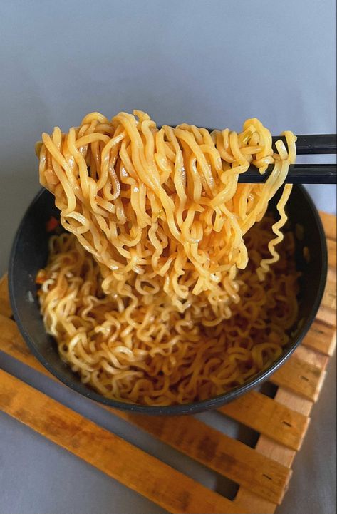 Aesthetic Noodles Pictures, Food Ramen Aesthetic, Ramen Noodles Maruchan, Spicy Ramen Noodles Aesthetic, Aesthetic Ramen Noodles, Aesthetic Ramen Pictures, Sopa Maruchan Aesthetic, Ramen Noodle Aesthetic, Instant Ramen Aesthetic