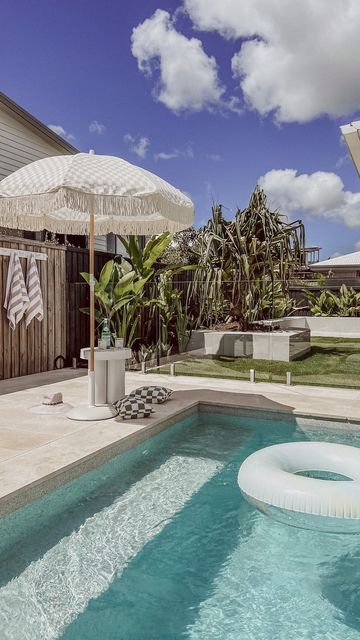 Lauren Magnus | Interiors • Home • Life on Instagram: "I get asked all the time about where we got our umbrella stand…… @bunnings hack for the win! I just used a $29 concrete umbrella stand from Bunnings gave it a coat of primer followed by white spray paint as an undercoat and topped it with @tint.paint in the colour Fika. Now she is a beautiful creamy beige to match my limestone pool and crazy pave. What do you think?? #diy #bunnings #bunningswarehouse #bunningsdiy #hack #bunningshack Limestone Pool, Crazy Pave, Pool Paving, Pool Paint, Outdoor Pool Area, Pool Landscape Design, Pool Colors, Pool Cabana, Small Pool Design