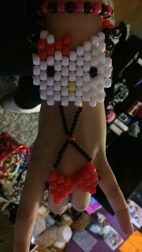 Hello Kitty Kandi Cuff, Fnaf Kandi Cuff, Kandi Glove Tutorial, Kandi Hello Kitty, Hello Kitty Kandi Pattern, Kandi Glove, Kandi Accessories, Kandi Singles Ideas, Hello Kitty Kandi