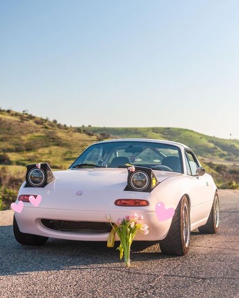 Cute Miata Wallpaper, Mazda Miata Aesthetic, Miata Na Wallpaper, Cute Miata, Mazda Miata Na, Miata Car, 1990 Mazda Mx-5 Miata, Mazda Roadster, Best Jdm Cars