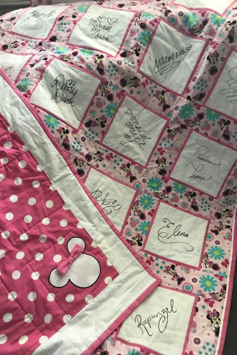 Autograph Quilt, Disney Character Signatures Ideas, Disney Autograph Pages, Disney Autograph Quilt, Disney Signature Book, Diy Autograph Book, Disneyland Autograph Book, Disney Autograph Books, Disney Signatures