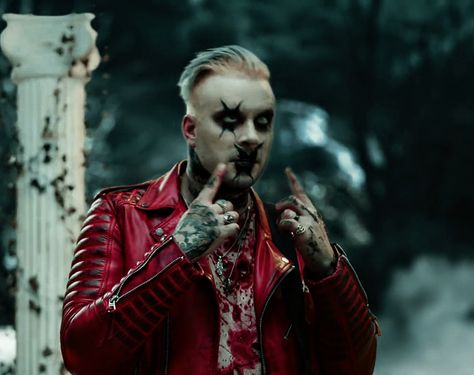 Motionless in white||werewolf Motionless In White Werewolf, Justin Morrow, White Werewolf, Chris Motionless, Music Board, Motionless In White, Gothic Metal, Heavy Metal Bands, White Jacket