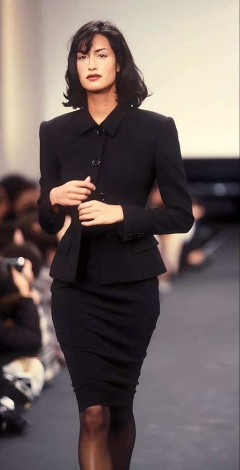 Ralph Lauren Runway, Fashion 1990s, Yasmeen Ghauri, Ralph Lauren 90s, 90s Ralph Lauren, Ralph Lauren Fall, 90s Runway Fashion, Elegant Outfit Classy, Original Supermodels