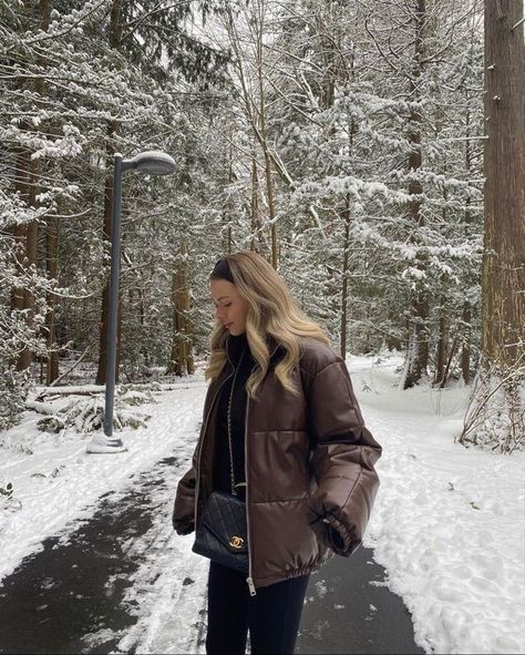 Snowy Outfits Winter, Snow Outfits Aesthetic, Snowy Winter Outfits, Fashion Outfits For Winter, Vanilla Girl Outfits, Easy Winter Outfits, Snow Vibes, Sophie Suchan, Girl Aesthetic Outfits