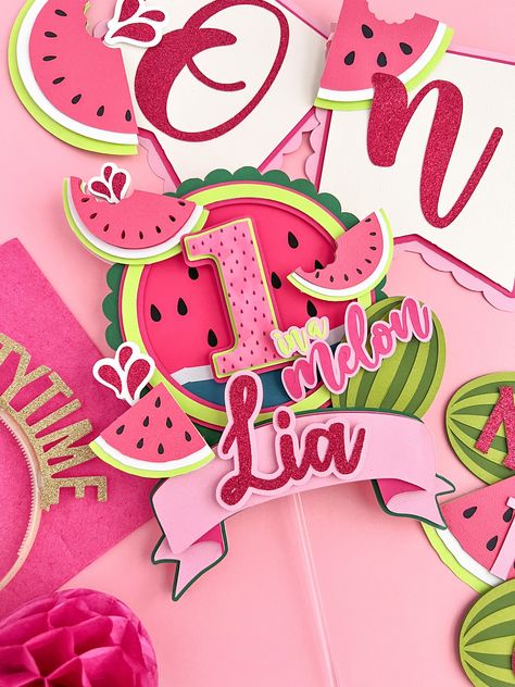 Watermelon Cake Topper, One In A Melon Cake, One In A Melon Party, Cake Toppers Diy, Cake Topper Ideas, Baby Stats Sign, Paper Cake Topper, Melon Cake, Cake Toppers Birthday