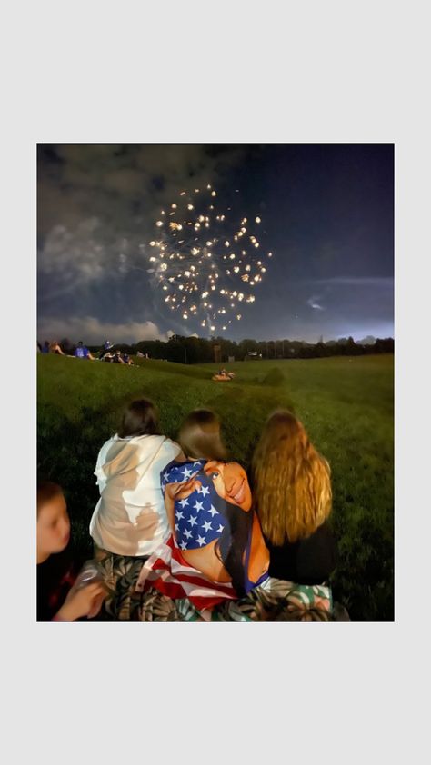 Tsitp Fourth Of July, 4th Of July Photo Inspiration, Summer Aesthetic America, Summer Americana Aesthetic, Memorial Day Weekend Aesthetic, Fourth Of July Party Ideas Games, Fourth Of July Vibes, Fourth Of July Ideas With Friends, Usa Summer Aesthetic