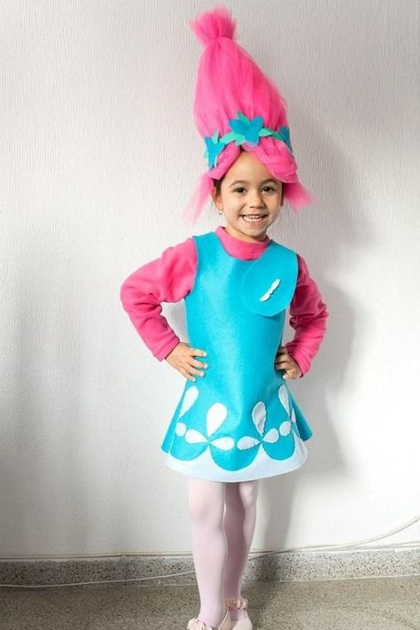 Your child will be the center of attention when they're wearing this Poppy Troll Costume Tutorial. You won't need any experience to make this Poppy Troll costume. #DIYHalloweenCostumes #DIY #Halloween Viva Trolls Costume Diy, Trolls Costume Kids, Diy Poppy Troll Costume, Poppy Trolls Costume, Diy Halloween Outfits, Troll Costume Diy, Poppy Halloween Costume, Diy Bat Costume, Troll Halloween Costume